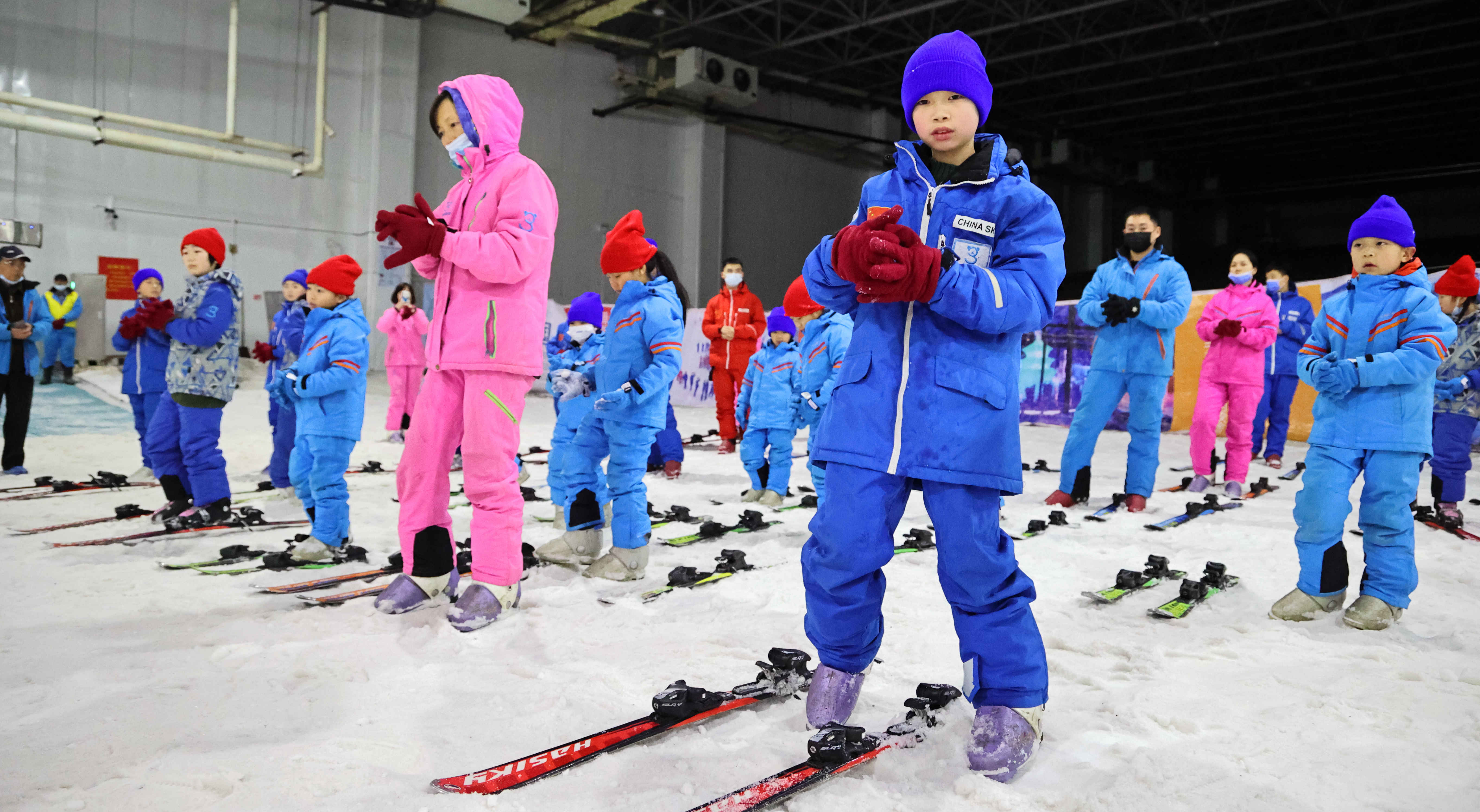 传承奥林匹克精神，11国30余位侨胞和奥运冠军、亚军共聚长沙滑雪迎冬奥图3
