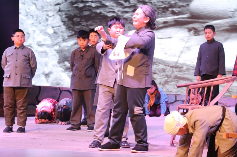 少年版话剧《红旗渠》之【红旗渠干部学院】专场演出圆满成功