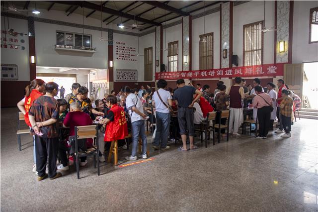 图片9.JPG 中医公益进社区 零距离温暖人心